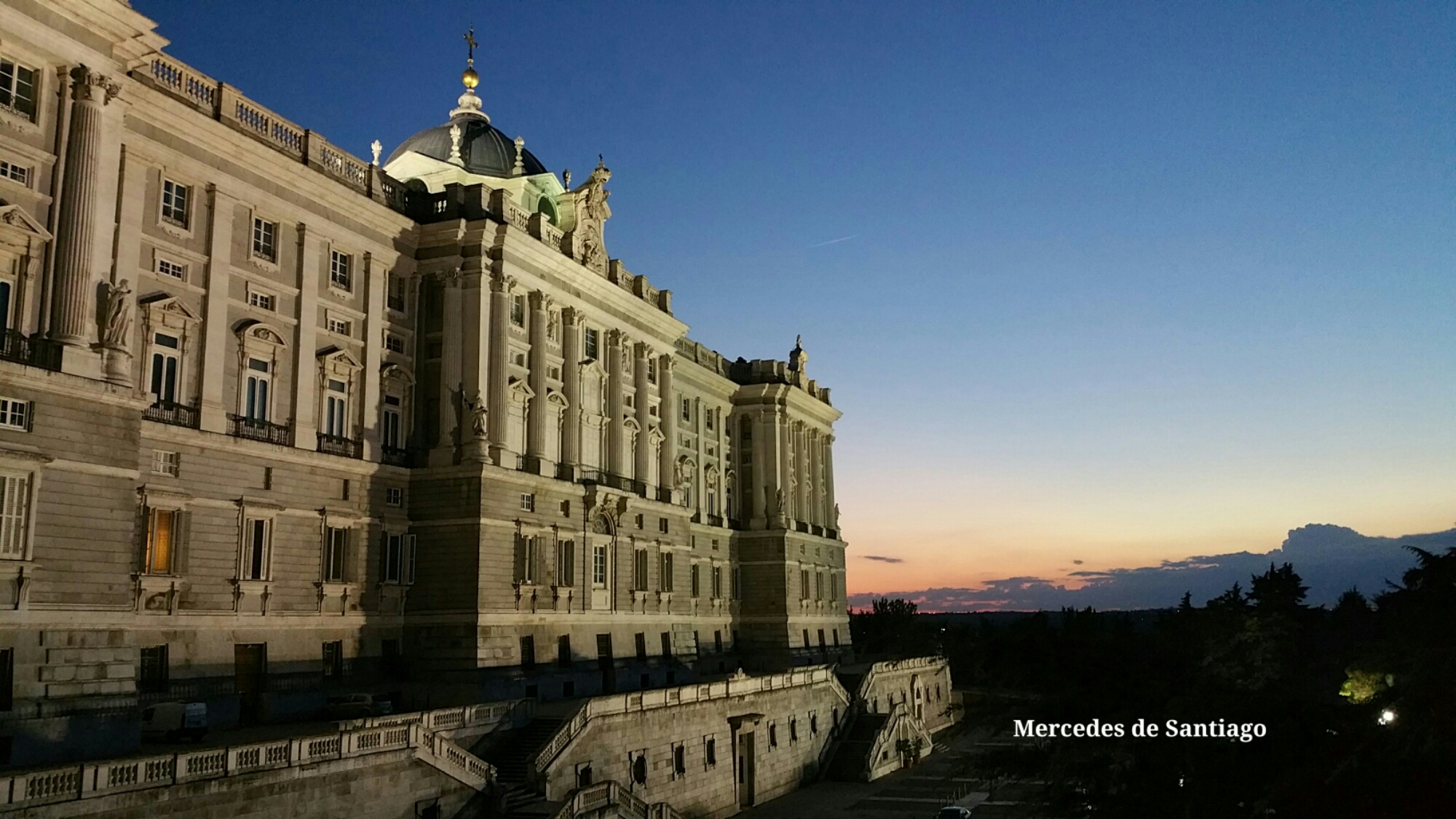 Palacio real de Madrid atardecer