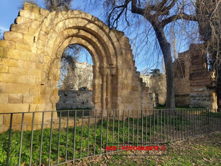 Ruinas Ermita San Pelayo y San Isidoro. Parque del Retiro. Madrid.